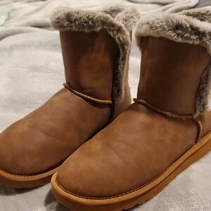 Cozy Brown Fur-Lined Women's Boots